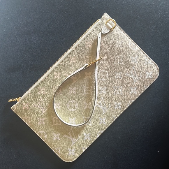Bundle ✨ Authentic Louis Vuitton Wrist Clutches ONLY - Picture 5 of 8